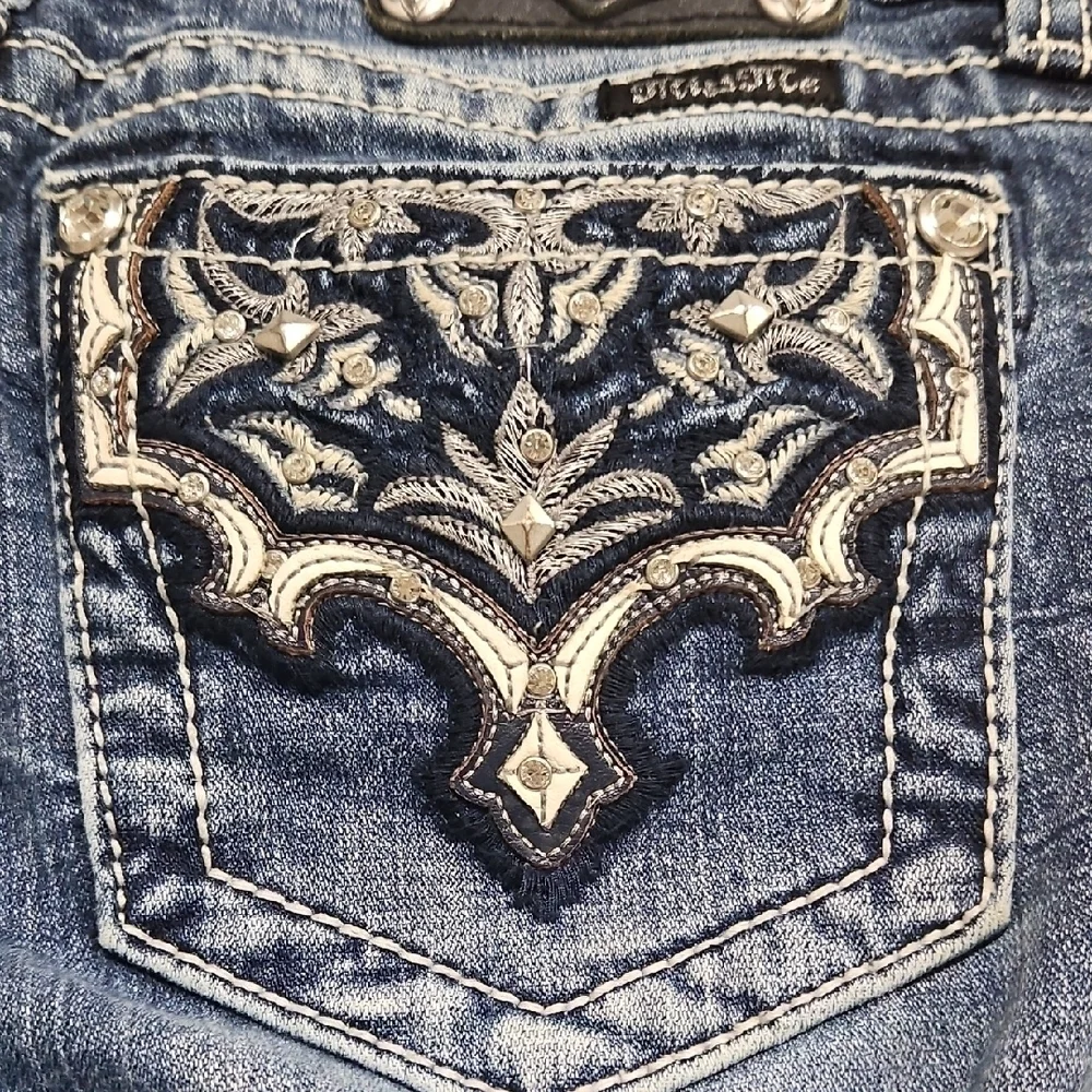 Miss Me Women's Dark Blue Cuffed Capri Jeans - Picture 8 of 11